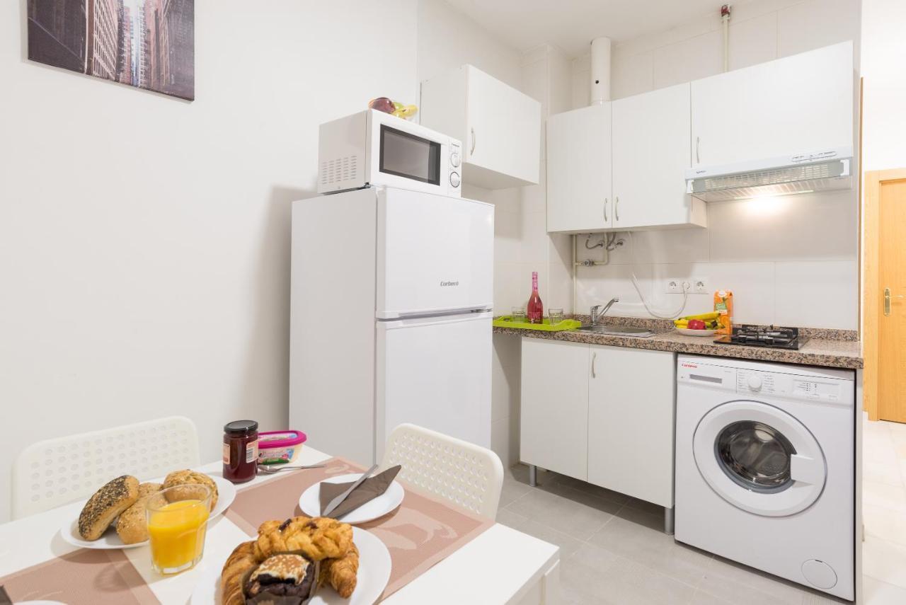 Ole Hostels Malaga Zambrano Bagian luar foto
