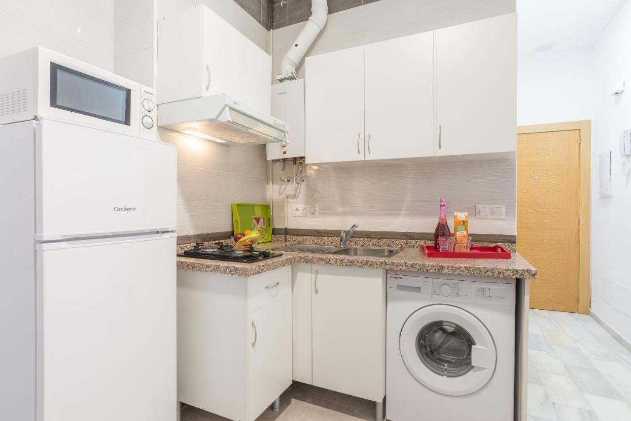 Ole Hostels Malaga Zambrano Bagian luar foto