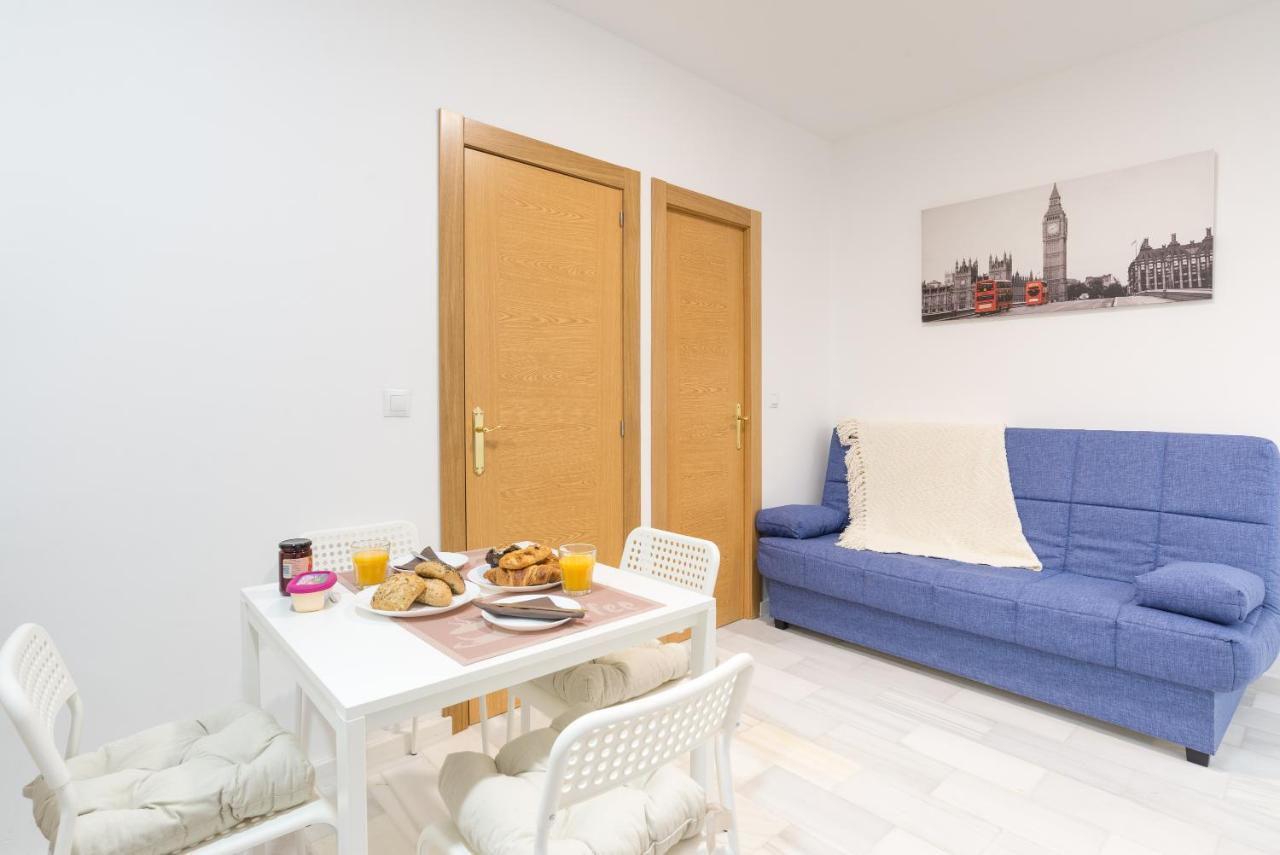 Ole Hostels Malaga Zambrano Bagian luar foto
