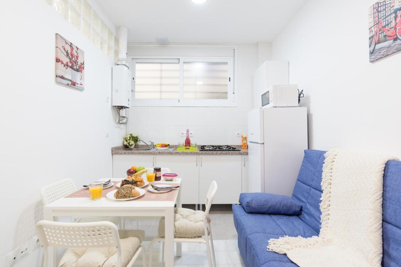 Ole Hostels Malaga Zambrano Bagian luar foto