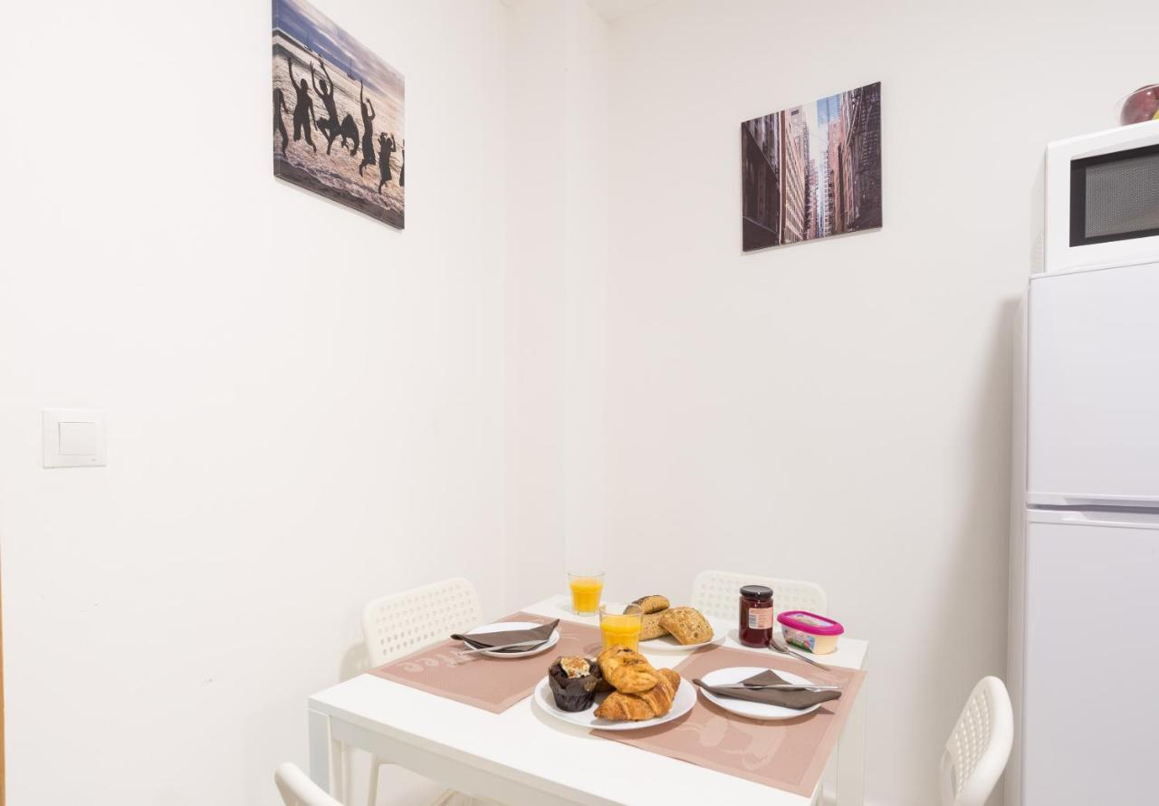 Ole Hostels Malaga Zambrano Bagian luar foto