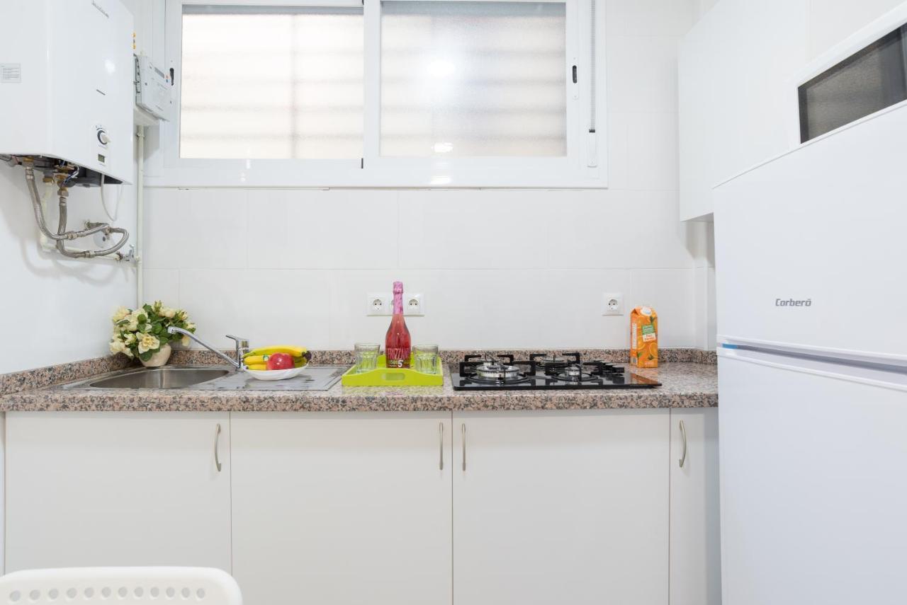 Ole Hostels Malaga Zambrano Bagian luar foto
