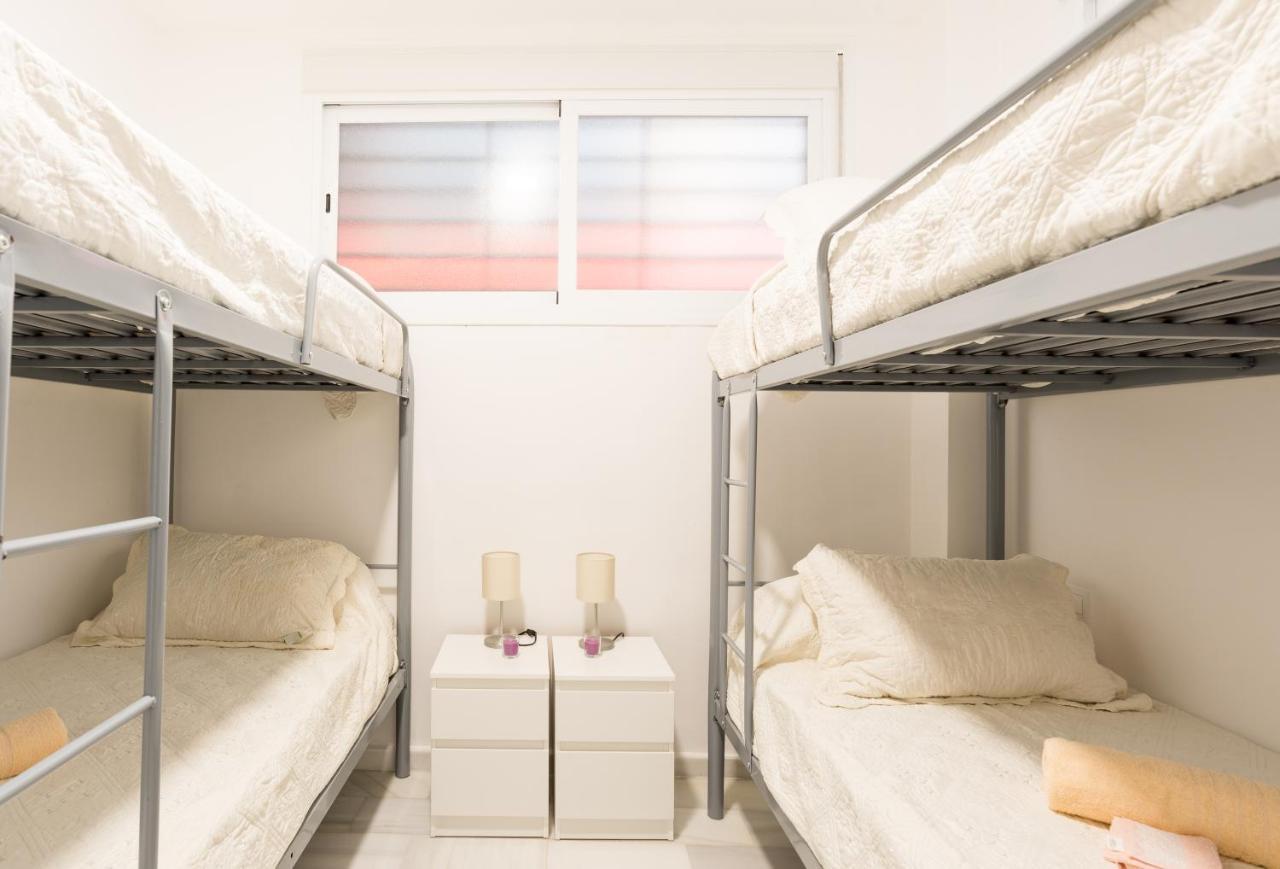 Ole Hostels Malaga Zambrano Bagian luar foto