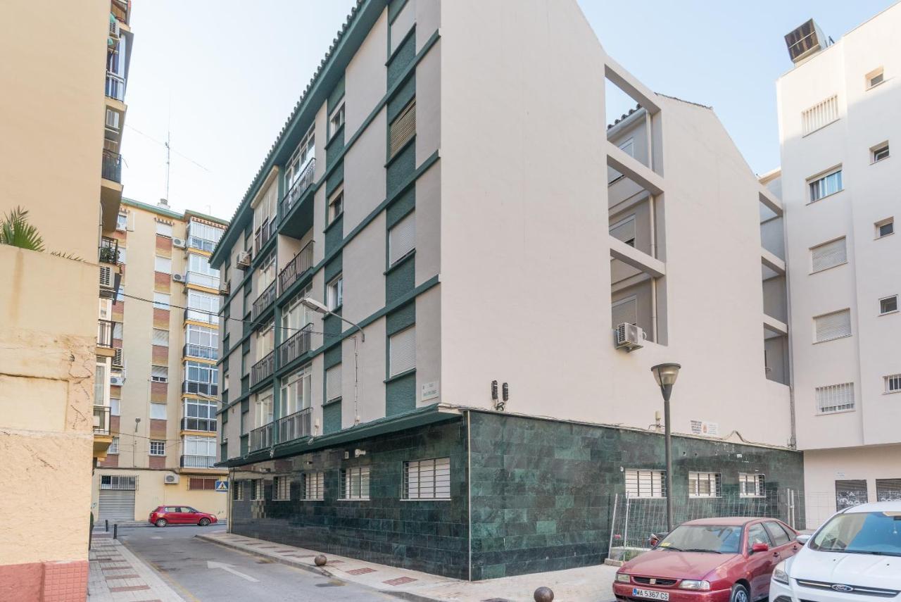 Ole Hostels Malaga Zambrano Bagian luar foto