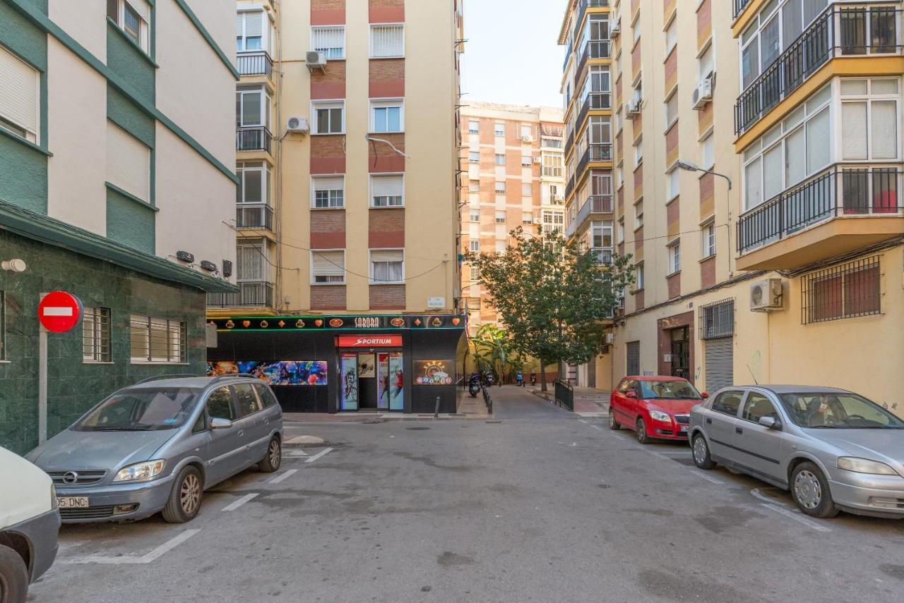 Ole Hostels Malaga Zambrano Bagian luar foto